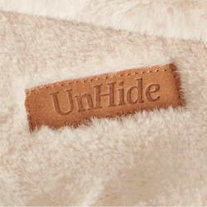 Unhide Lil’ Marsh white Blanket Vegan Cruelty Free